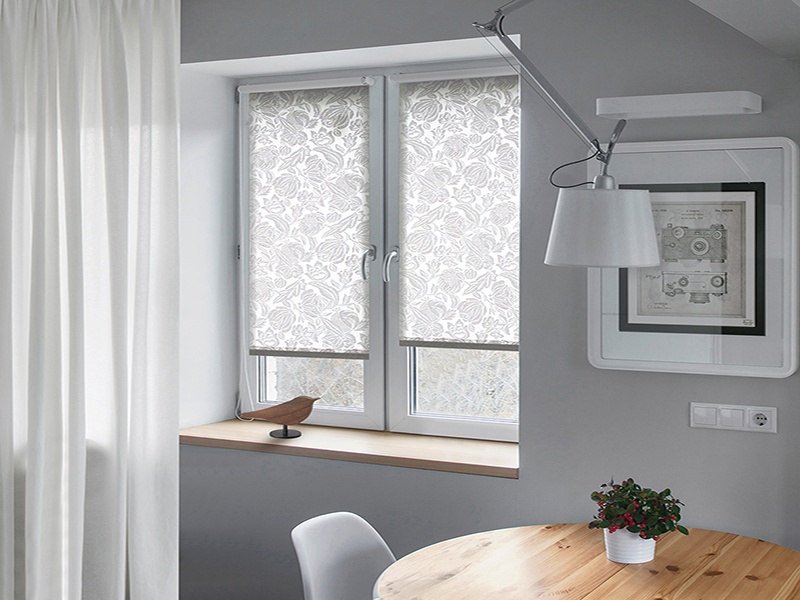 Монтаж рулонной шторы на створку окна - изображение 1 - заказать онлайн в салоне штор Benone 